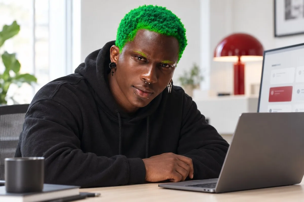 Steeve Aukingso à son bureau